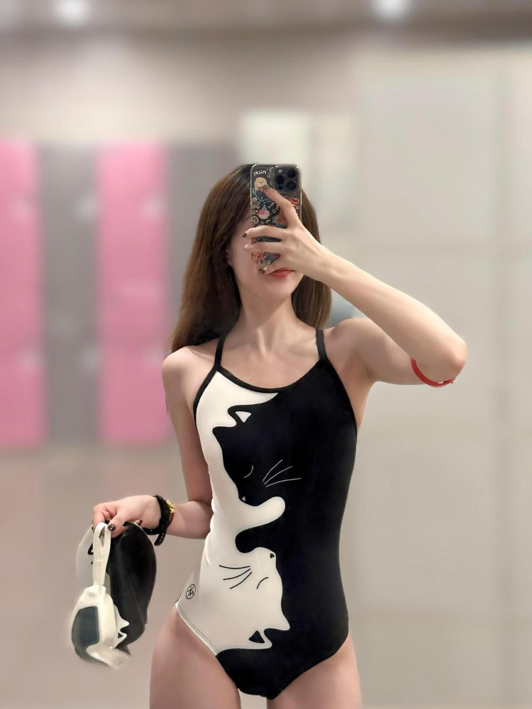 Zwart-wit kittenprint damesbad - Bath recensie en prijs